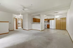 4754 W Maple Leaf Cir, Greenfield, WI 53220 - Photo 4