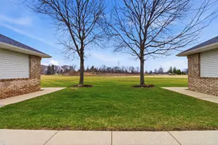 4754 W Maple Leaf Cir, Greenfield, WI 53220 - Photo 38