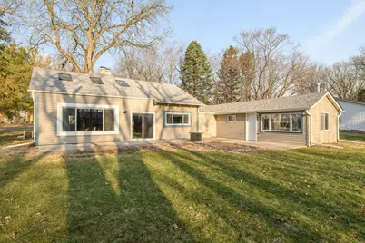 888  Wildwood Pl, Oconomowoc, WI 53066 - Photo 2