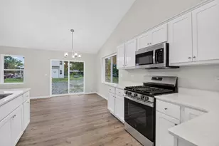 510 Duck Pond Ct, Genoa City, WI 53128 - Photo 2