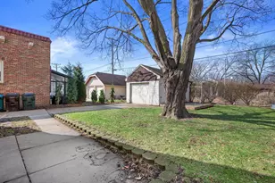 5713 N Argyle Ave, Glendale, WI 53209 - Photo 22