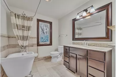 8408 N Lake Dr, Fox Point, WI 53217 - Photo 24