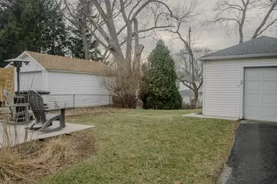 1918 E Eden Pl, Saint Francis, WI 53235 - Photo 30