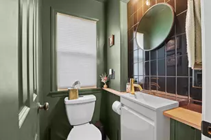 1918 E Eden Pl, Saint Francis, WI 53235 - Photo 10