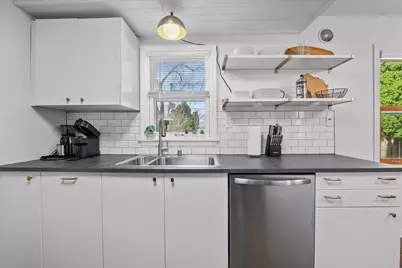 1918 E Eden Pl, Saint Francis, WI 53235 - Photo 6