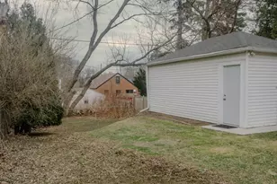 1918 E Eden Pl, Saint Francis, WI 53235 - Photo 30