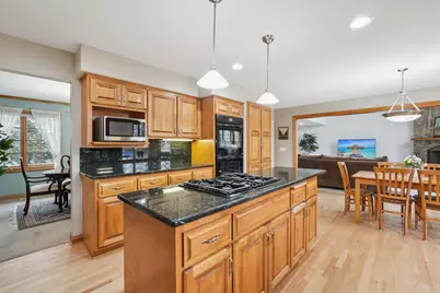 2527 W Goldcrest Ave, Milwaukee, WI 53221 - Photo 10