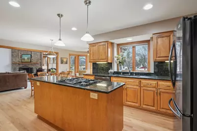 2527 W Goldcrest Ave, Milwaukee, WI 53221 - Photo 8