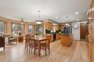 2527 W Goldcrest Ave, Milwaukee, WI 53221 - Photo 6