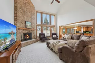 2527 W Goldcrest Ave, Milwaukee, WI 53221 - Photo 4