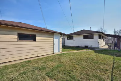 4635 S 50th St, Greenfield, WI 53220 - Photo 28