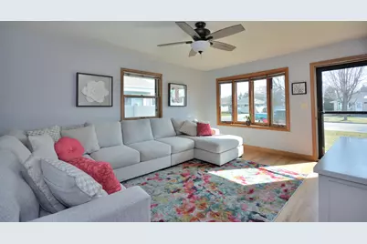 4635 S 50th St, Greenfield, WI 53220 - Photo 4