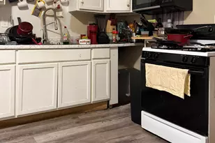 2136 S 16th St, Milwaukee, WI 53215 - Photo 12