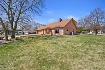 12640  W Wilbur Dr, New Berlin, WI 53151 - Photo 4