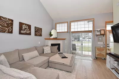 2424  Fox River Pkwy #F, Waukesha, WI 53189 - Photo 4