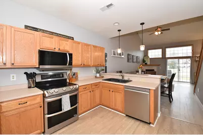 2424  Fox River Pkwy #F, Waukesha, WI 53189 - Photo 6