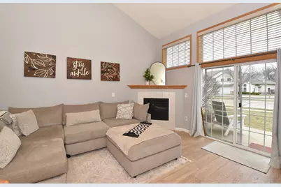 2424  Fox River Pkwy #F, Waukesha, WI 53189 - Photo 8