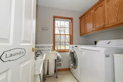 4195 W Squire Ave, Greenfield, WI 53221 - Photo 18