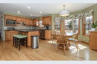 4195 W Squire Ave, Greenfield, WI 53221 - Photo 8