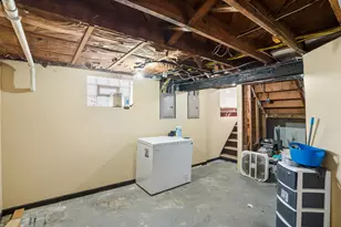 2222 S 72nd St, West Allis, WI 53219 - Photo 32