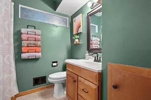 W144N8435 Mac Arthur Dr, Menomonee Falls, WI 53051 - Photo 14