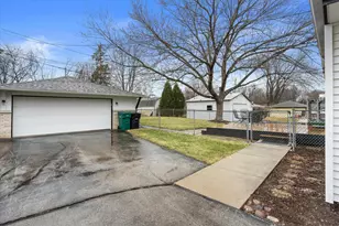 W144N8435 Mac Arthur Dr, Menomonee Falls, WI 53051 - Photo 26