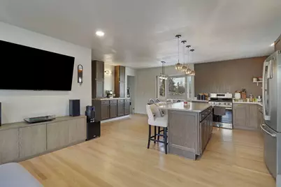 5530  Old Oak Ln, Racine, WI 53402 - Photo 4