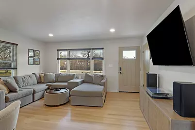 5530  Old Oak Ln, Racine, WI 53402 - Photo 2