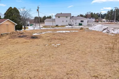 8026  Village Dr, Manitowoc Rapids, WI 54247 - Photo 14