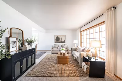 W55N778  Cedar Ridge Dr, Cedarburg, WI 53012 - Photo 4