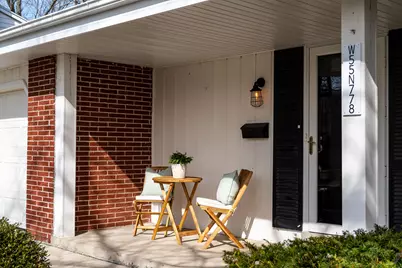 W55N778  Cedar Ridge Dr, Cedarburg, WI 53012 - Photo 2