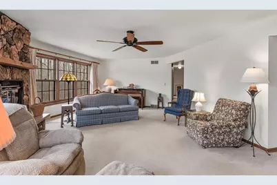 W275S4411  Green Country Rd, Waukesha, WI 53189 - Photo 4