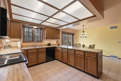 W275S4411  Green Country Rd, Waukesha, WI 53189 - Photo 6