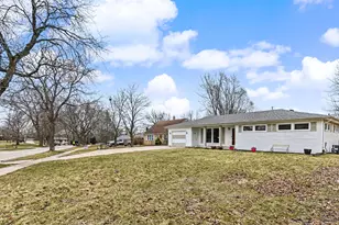 1023 W Glenn Dr, Waukesha, WI 53188 - Photo 2