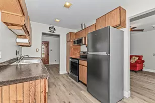 1023 W Glenn Dr, Waukesha, WI 53188 - Photo 14