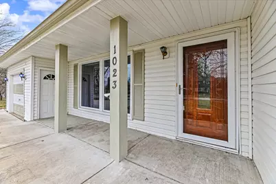 1023 W Glenn Dr, Waukesha, WI 53188 - Photo 4