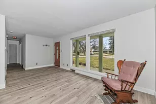 1023 W Glenn Dr, Waukesha, WI 53188 - Photo 8