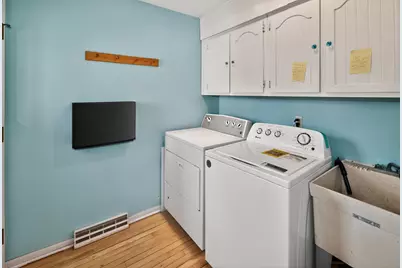 6950 N Green Bay Ave, Glendale, WI 53209 - Photo 18