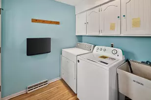 6950 N Green Bay Ave, Glendale, WI 53209 - Photo 18