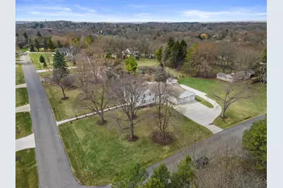 17730  Greenbrier Dr, Brookfield, WI 53045 - Photo 6