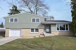 1110 Harmony Dr, Racine, WI 53402 - Photo 2