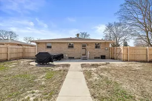 2424 24th St, Kenosha, WI 53140 - Photo 34