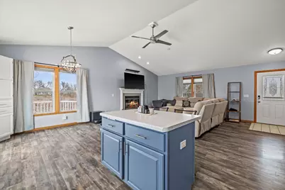 1157  Bluestem Ct, Elkhorn, WI 53121 - Photo 6