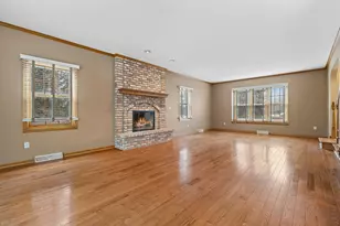 1365 Poplar Ridge Ct, Brookfield, WI 53045 - Photo 4