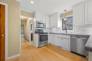 1365 Poplar Ridge Ct, Brookfield, WI 53045 - Photo 10