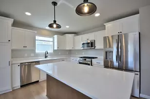 W197N5308 Lodgepole Ct, Menomonee Falls, WI 53051 - Photo 8