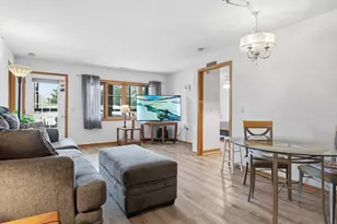 207 Oconomowoc Pkwy, Oconomowoc, WI 53066 - Photo 2