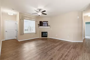 W197N16894 Stonewall Dr, Jackson, WI 53037 - Photo 8