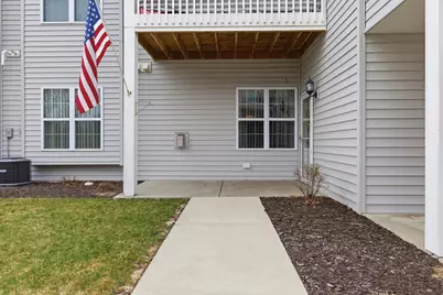 W197N16894  Stonewall Dr, Jackson, WI 53037 - Photo 2