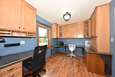 N105W16136  Brook Hollow Dr, Germantown, WI 53022 - Photo 8